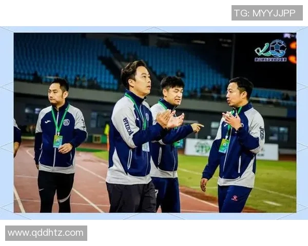 足球天骄的传奇之路：从草根到巅峰的奋斗与荣耀